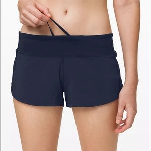 Lululemon Speed Up Low-Rise Lined Short 2.5" navy size 6